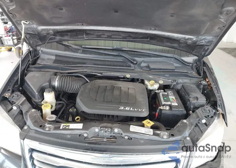 2014 Chrysler Town & Country Touring-L z USA, uszkodzony, nr VIN 2C4RC1CG3ER238418